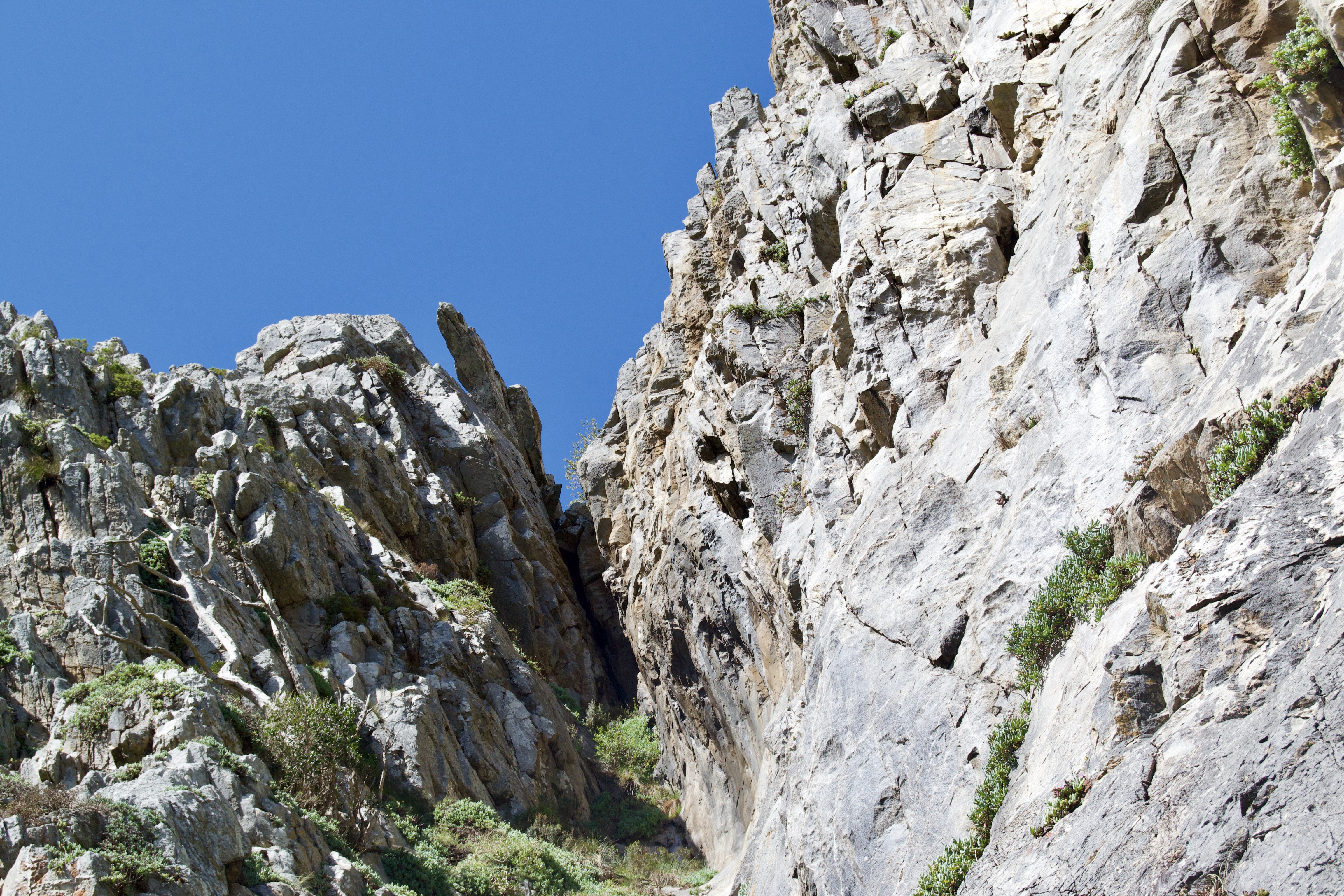 Rock Formations of the Kleinriviersberge, 21 August 2020. Copyright 2020 Forgotten Fields. All rights reserved.